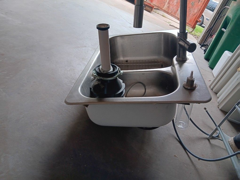 Kitchens Sink, Facet And Garbage Disposal