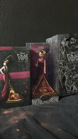 Disney designer collection box sleeve and bag included