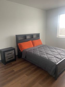 Queen bedroom set w/ mattress