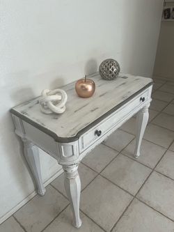 Accent table