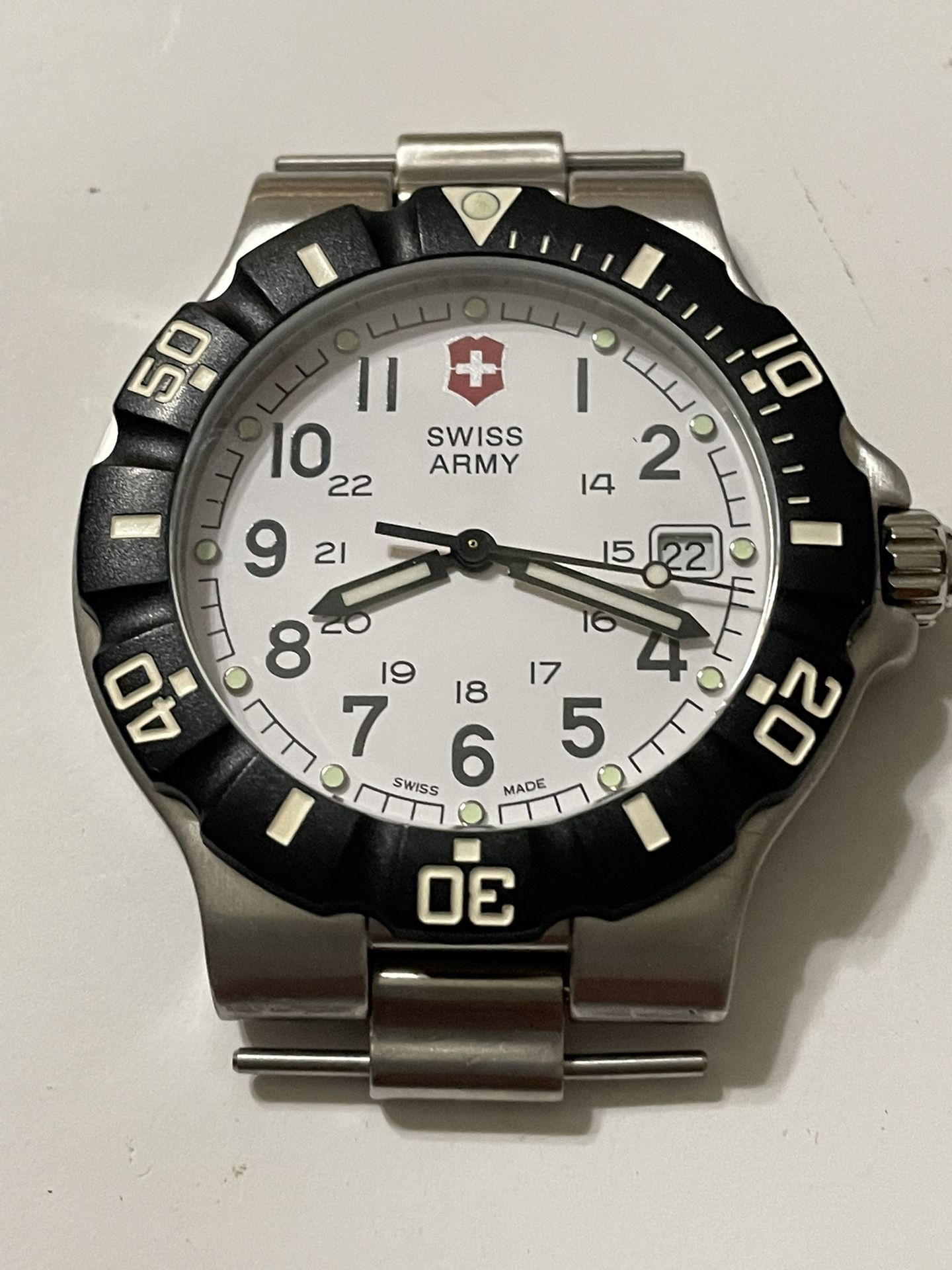 Pre Owned Swiss Army Victorinox Summit XLT MODEL: 24000 Mens Watch With Box & Instructions.