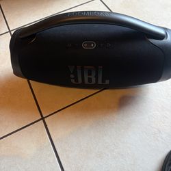 JBL boombox 3 speaker