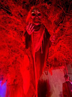 Spirit Halloween VtG 16ft Hanging Ghoul