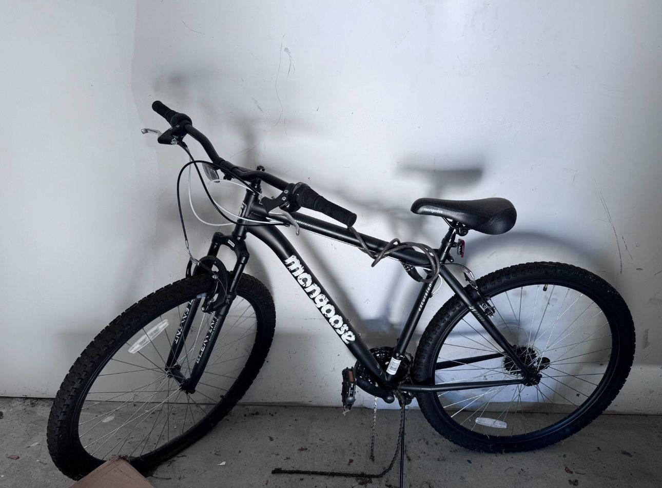Mongoose Bike (*Bike Lock Included)