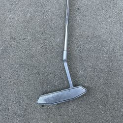 Golf putter