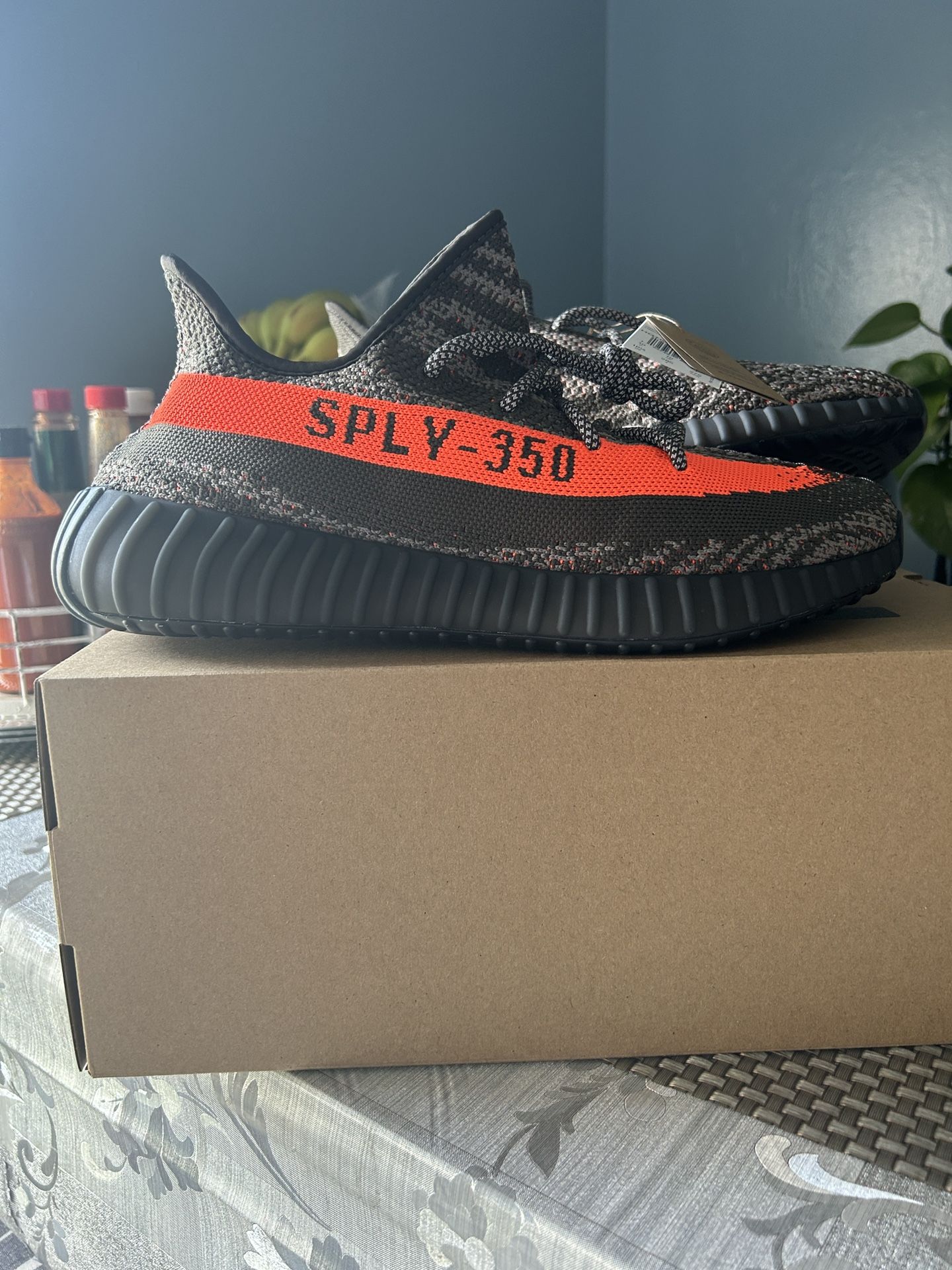 Yeezy Boost 350 V2 Carbon Beluga Size 10.5