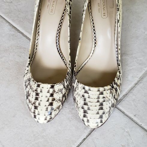 Stunning COACH shoes - Size 9.5 - Heel: 3 1/2" - Premium Quality Shoes - Gently Worn