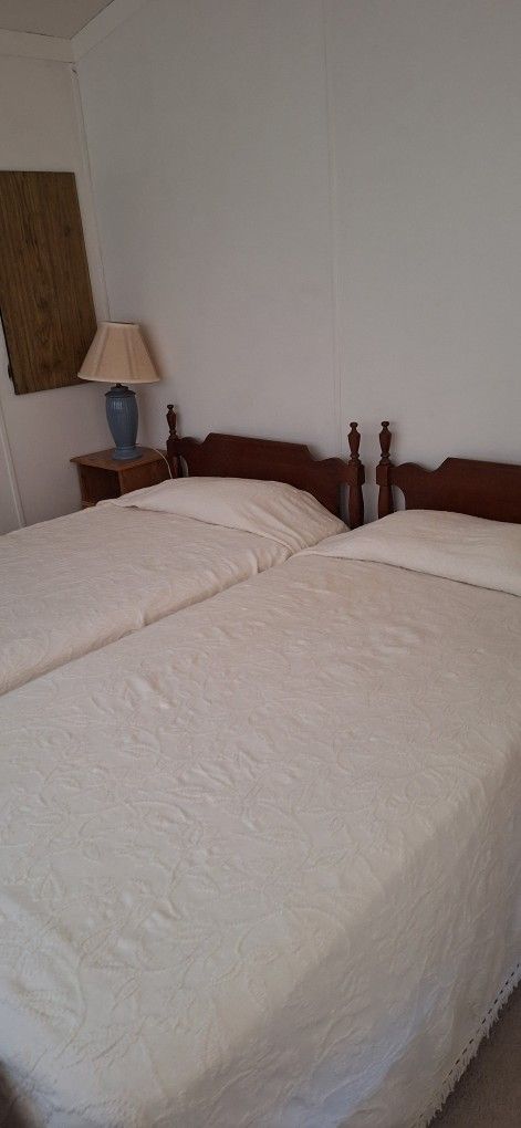 Single/Twin Beds