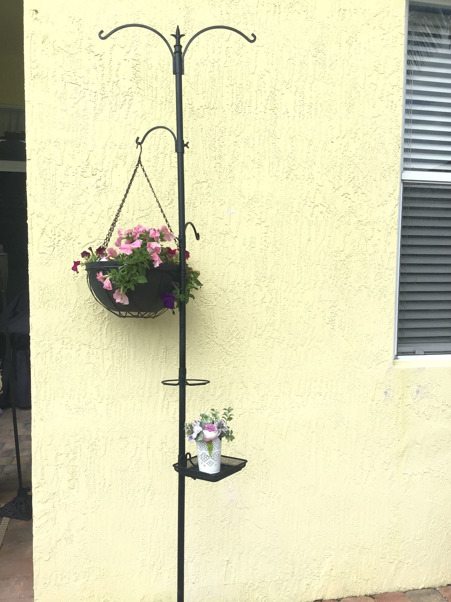 Flower Basket/hummingbird Feeder Garden Stake