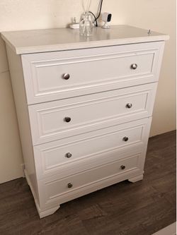 White chest dresser
