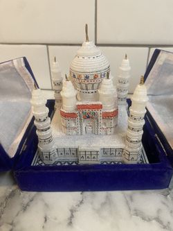White Marble Taj Mahal Hand Carving Replica
