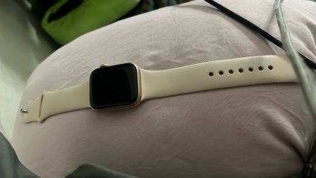 Rose gold Apple Watch Series 5