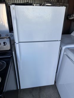 Apartment size fridge $250