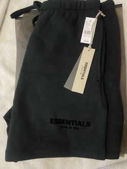 Medium black essential short