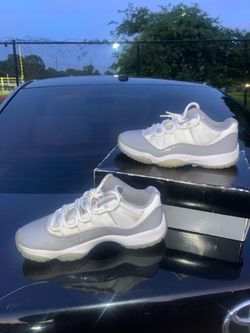 Air Jordan 11 Low  ( Size 8)
