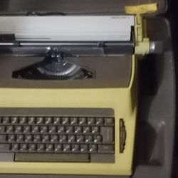 Type Writer.. (Antique) 