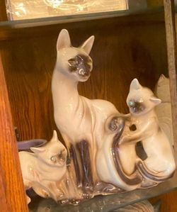 Antique Cat with Kittens 