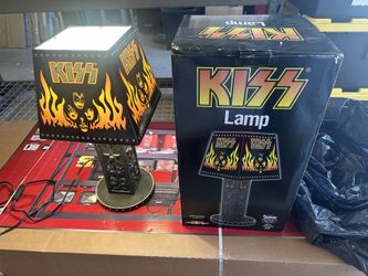 Kiss Lamp with Box