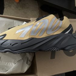 Yeezy Honey Color - Size 10.5 Brand New 