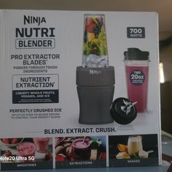 Ninja Nutri-Blender 20-Oz Personal Blender, (2) 20-Oz Dishwasher-Safe To-Go Cups, Smoothie, BN300GY Gray