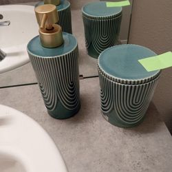 Spare Bathroom Set
