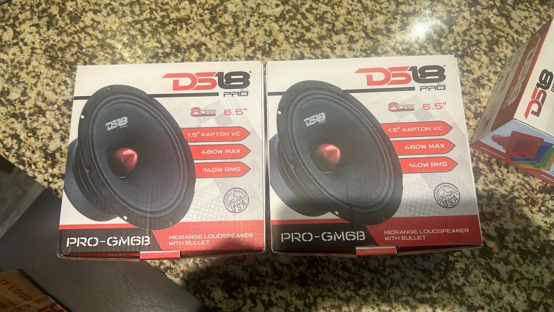 DS18 Pro-GM6B ((It’s For 2 Speakers))