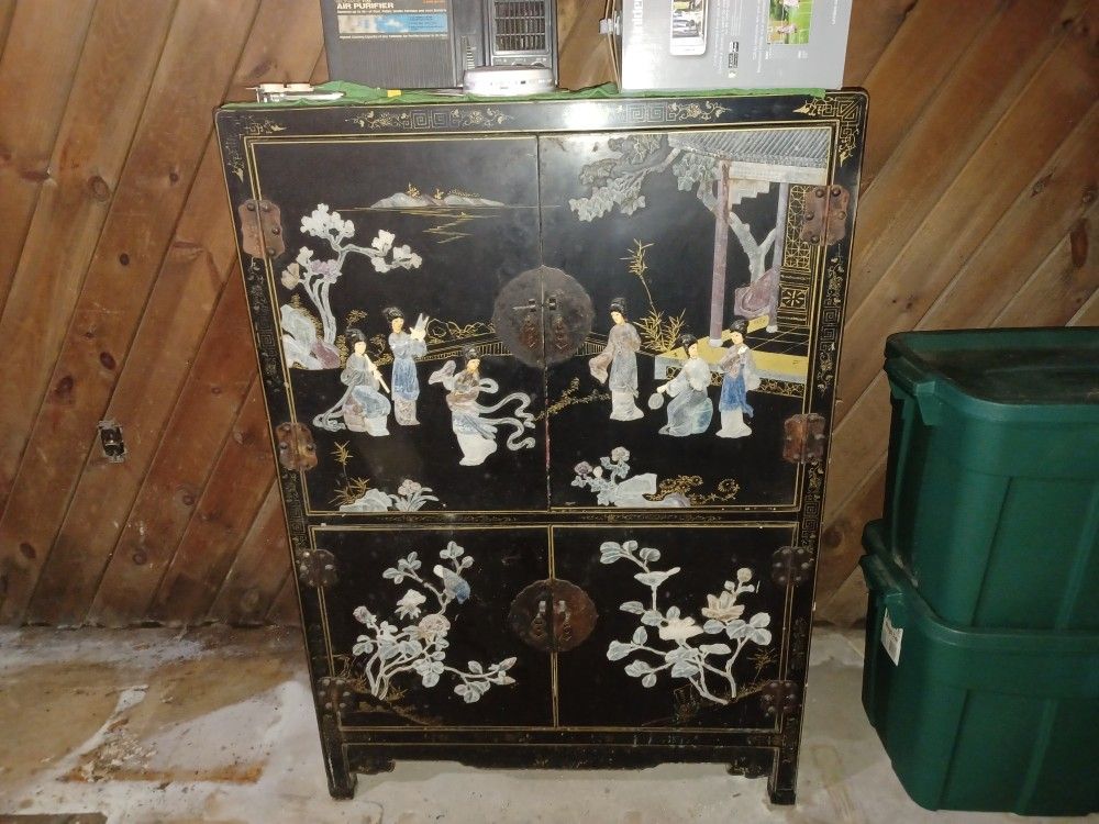 CHINA CABINET 