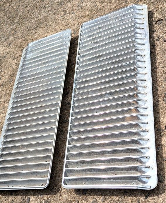 Oldsmobile 71 Hood Vent Louvers