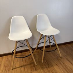 Pangea Home Della Bar Stool White (Set Of 2) In Great Condition 