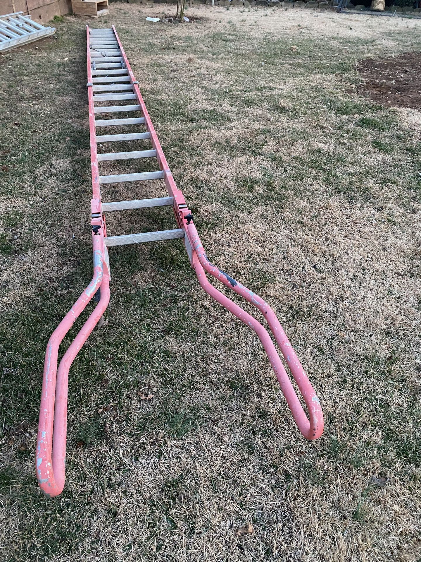 Available 28’ Ft Ladder