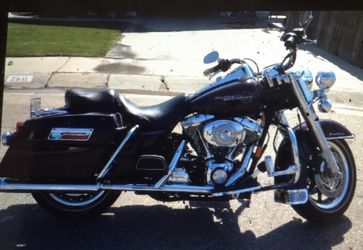 Photo Harley Davidson Roadking Low Miles With Jackets