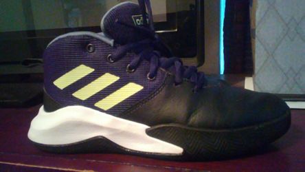 ADIDAS SIZE 4Y BOUGHT 2 WEEKS AGO MY SON DON'T LIKE THEM