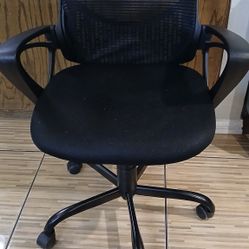 Black Office Chair – Adjustable – Rolling – Good Condition