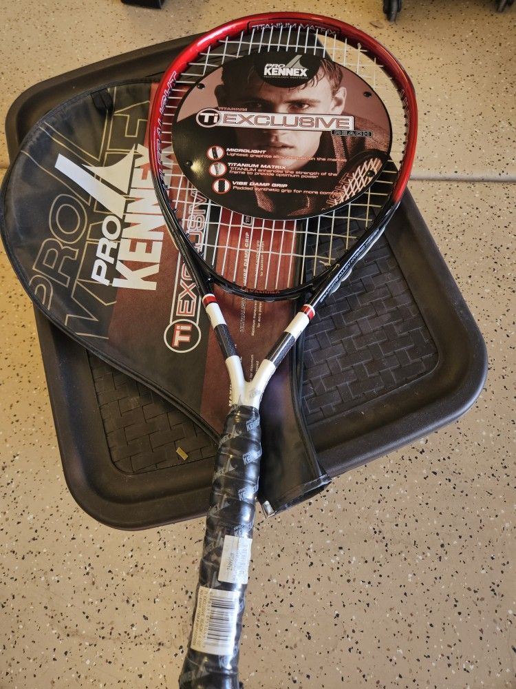 TENNIS RACKET NEVER USED