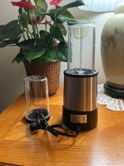 Personal Bullet Blender with 2 Cups