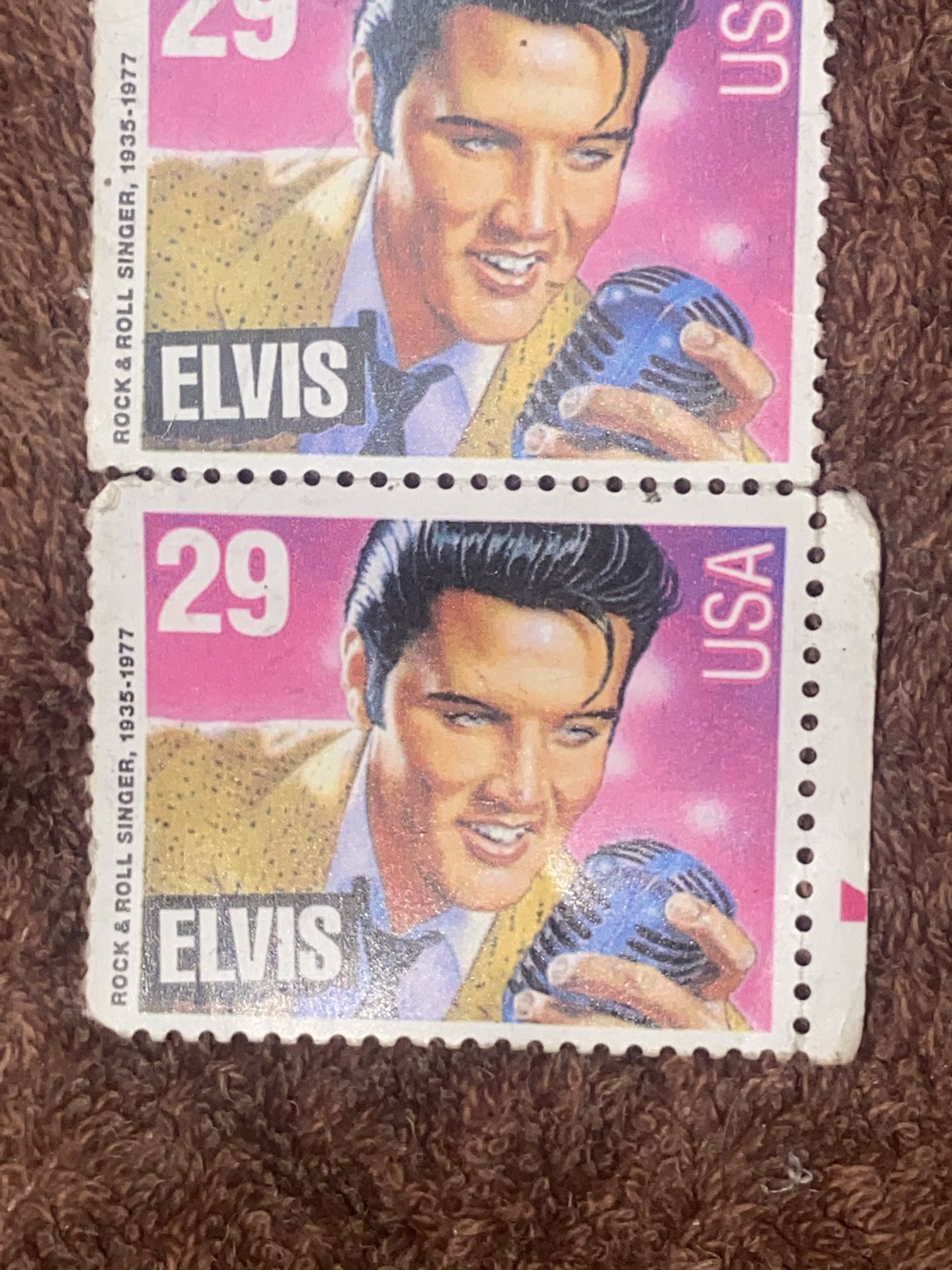 KGStamp RARE MNH SC# 2721 ELVIS STAMP Color Shift Error BLACK & YELLOW 1993 Mint