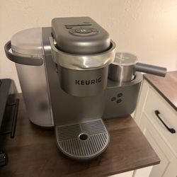 Practically new KEURIG coffee machine