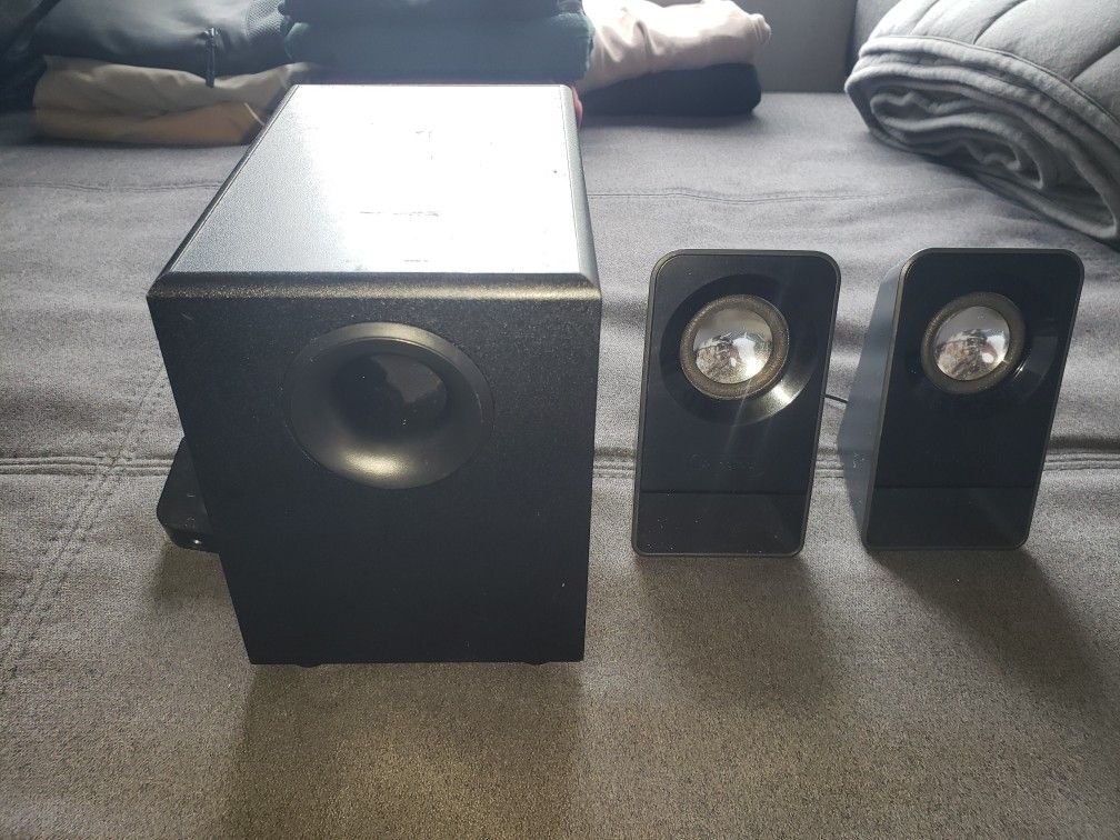 Logitech Speaker Set & Subwoofer 🎛 🔊🔊
