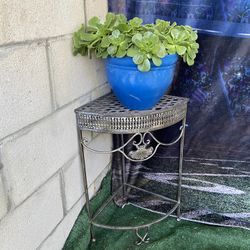 corner table