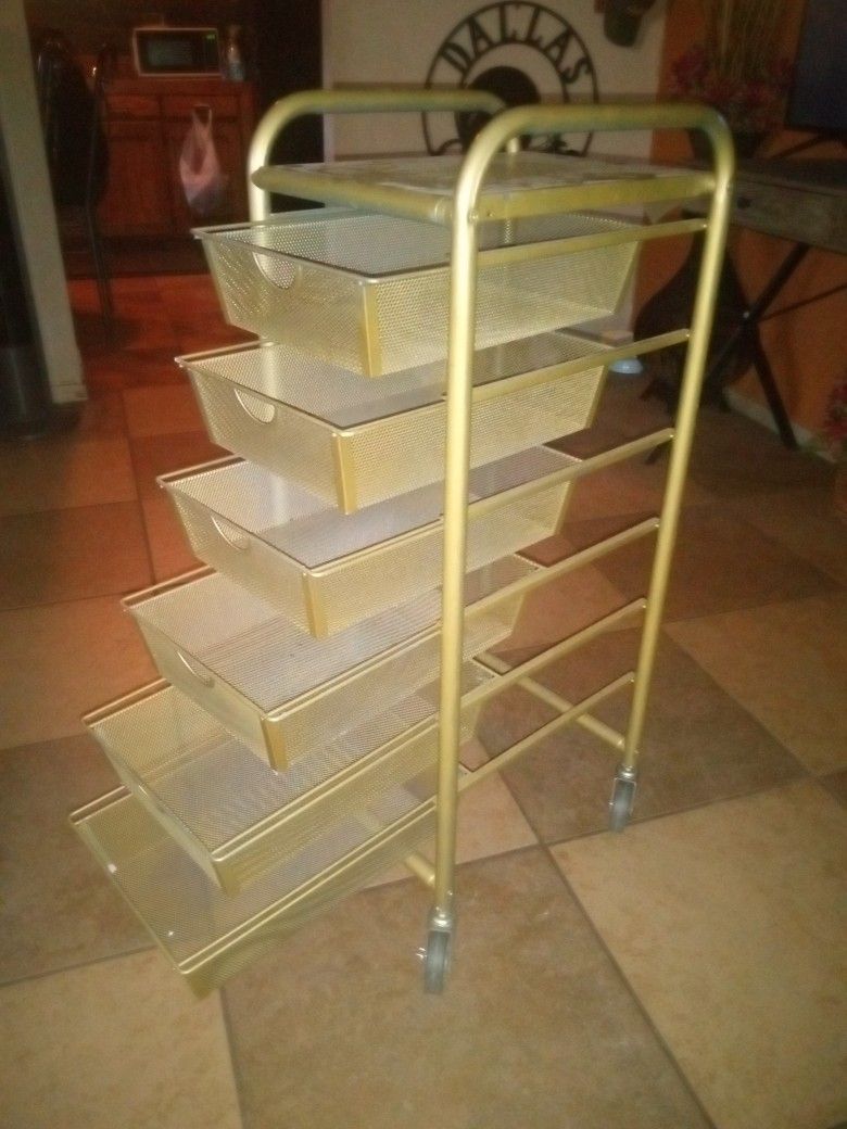 Gold Plated Metal Shelves For Any Use On Wheels