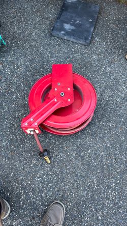 Retractable air hose