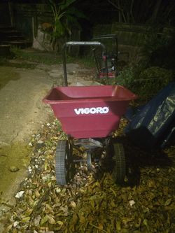 Vigoro Fertilizer Spreader 
