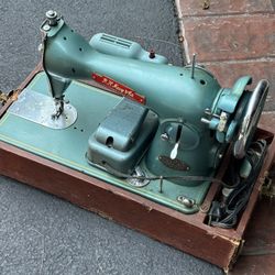R.H. Macy & Co. Super De Luxe sewing machine