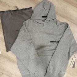 Essentials Hoodie (SIZES LISTED DOWN BELOW‼️)