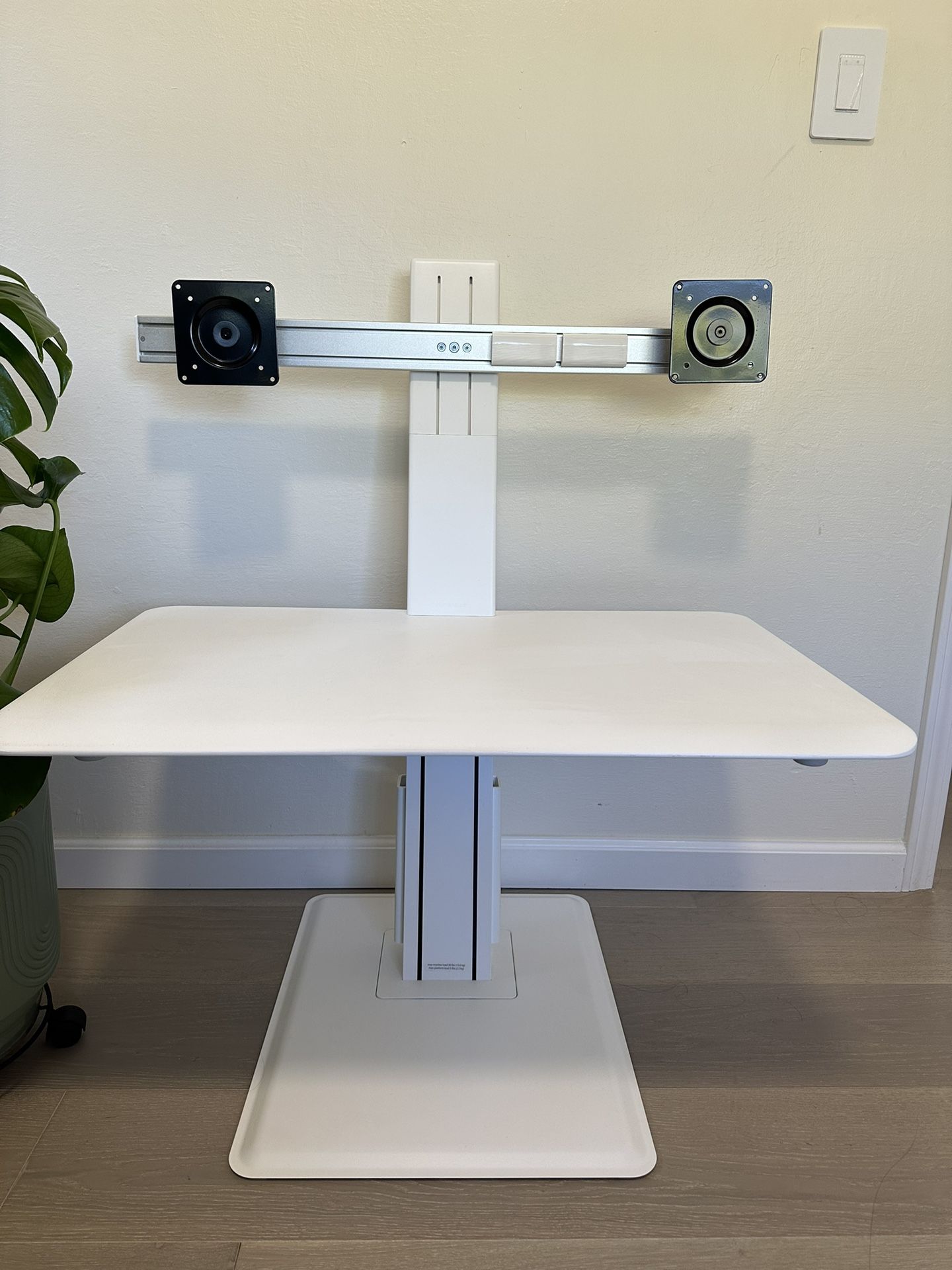 Humanscale - QuickStand Dual Monitor Workstation -white