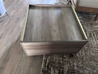 Coffee table on wheels with drawers