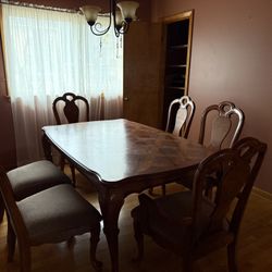 Solid Wood Table – Vintage Style, Great Condition