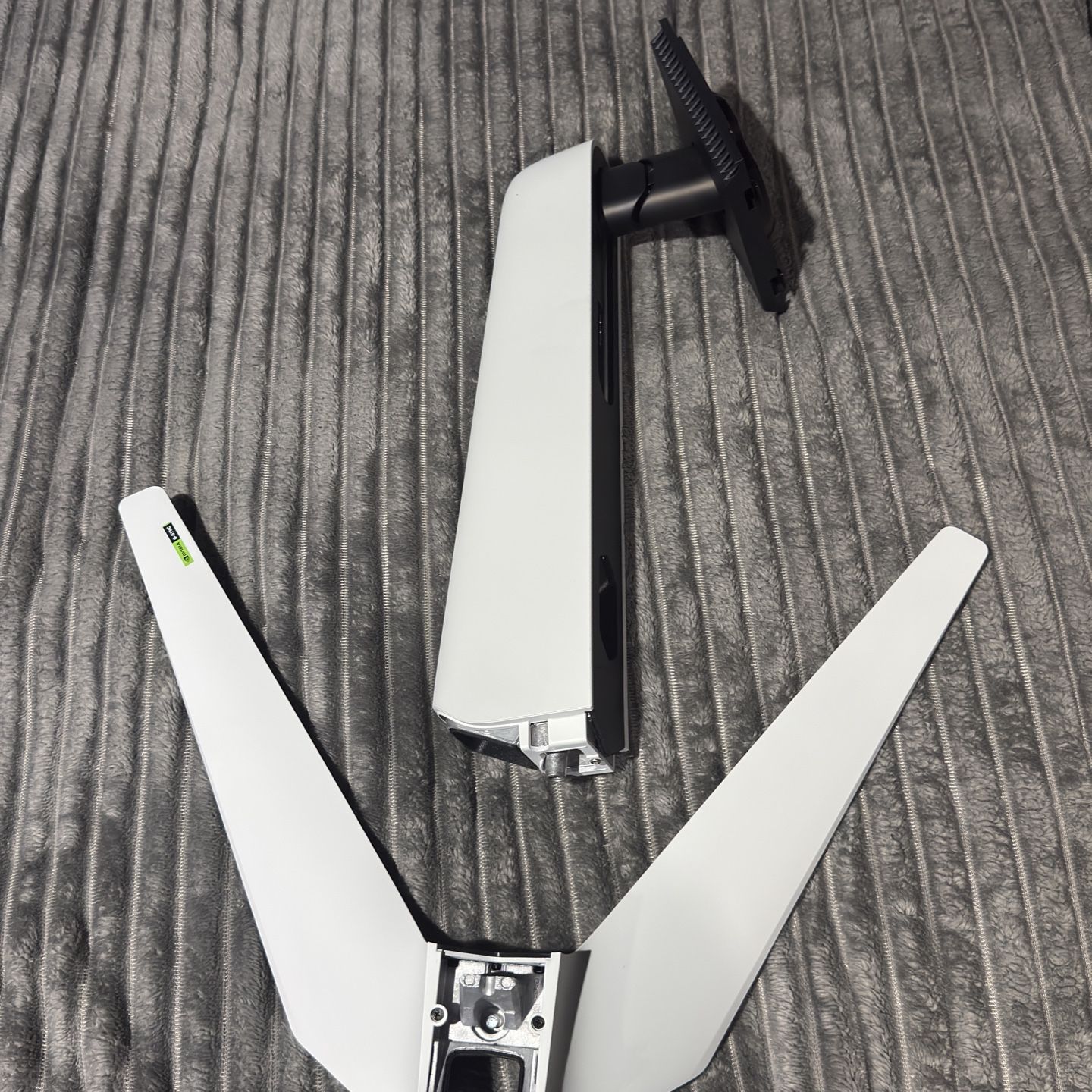 Alienware 32” Monitor Stand AW3225QF for Sale in Whittier, CA - OfferUp
