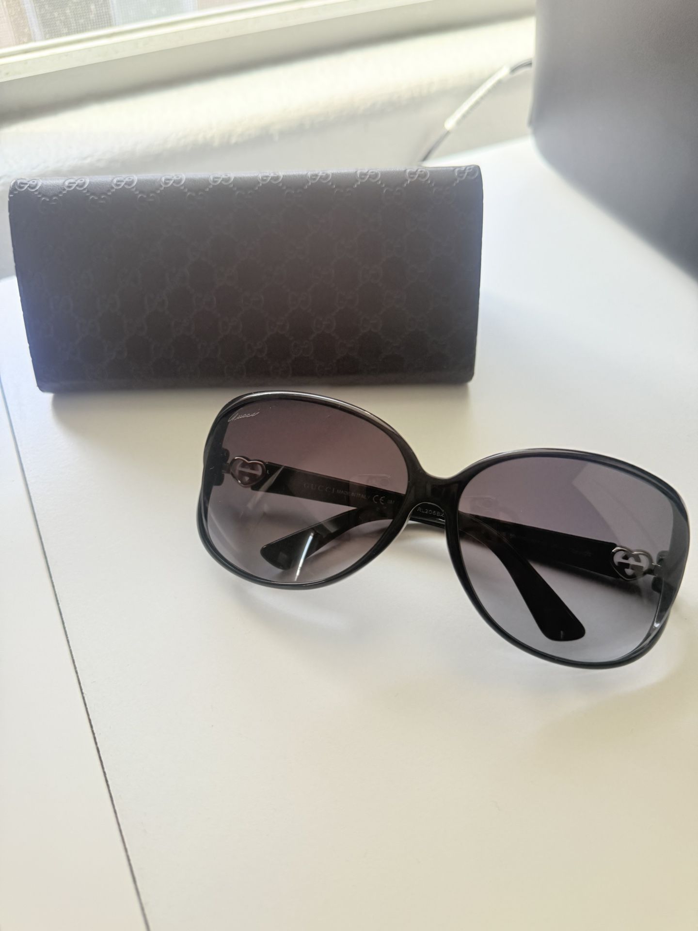Gucci Sunglasses With Gucci Case