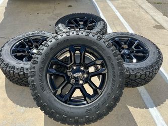 New Chevy Silverado rims and tires 18” Oem factory wheels rines y llantas nuevas fits Silverado Tahoe Avalanche suburban GMC Sierra Yukon